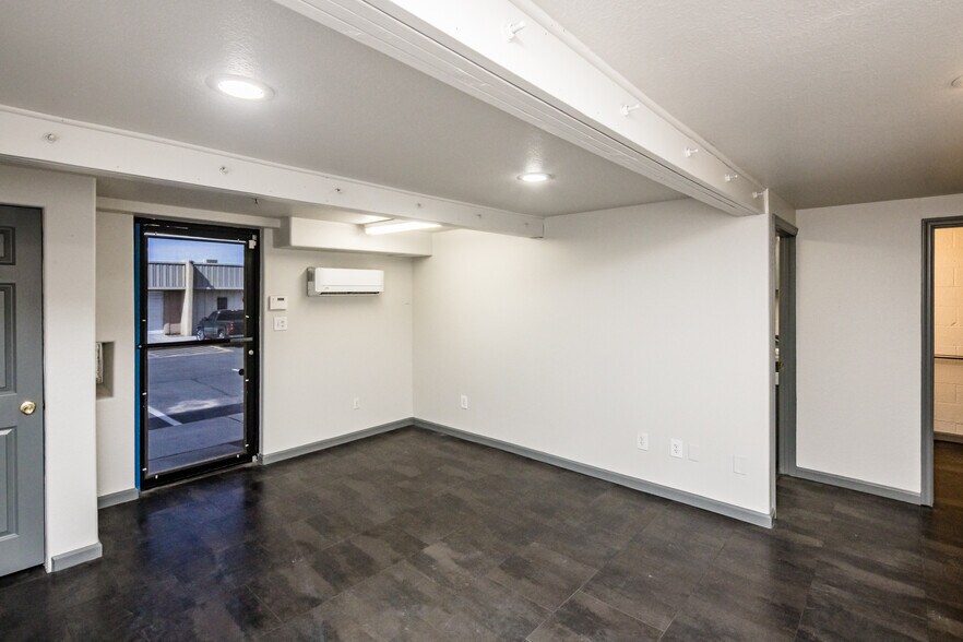 More Photos Of 1600 Acoma Blvd W, Lake Havasu City Service For Sale