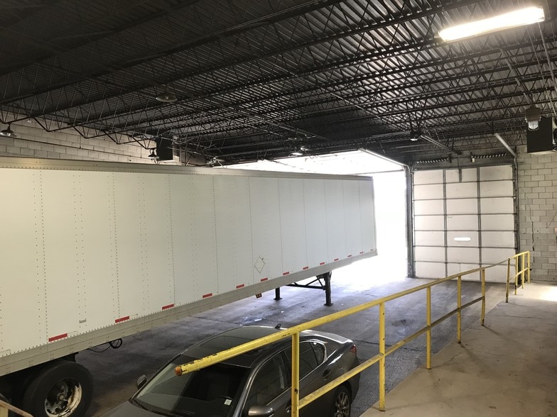 More Photos Of 4850 W Bloomingdale Ave, Chicago Warehouse For Lease