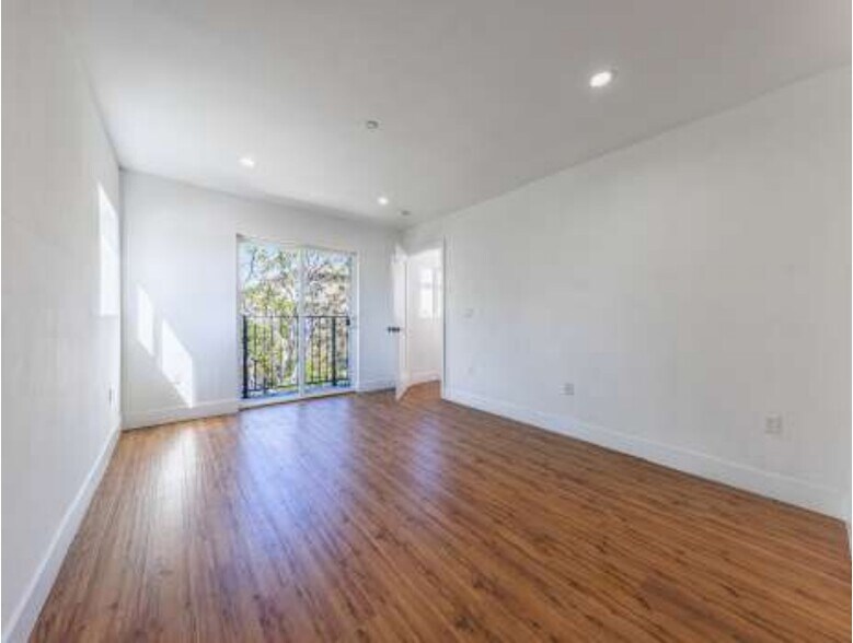 More Photos Of 10810 Hesby St, North Hollywood Apartments For Sale