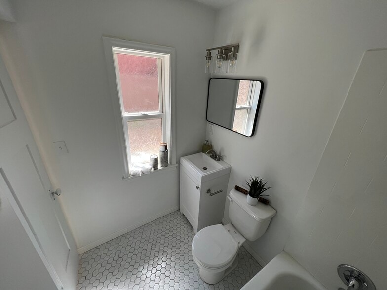 More Photos Of 1127 E South Temple, Salt Lake City Apartments For Sale