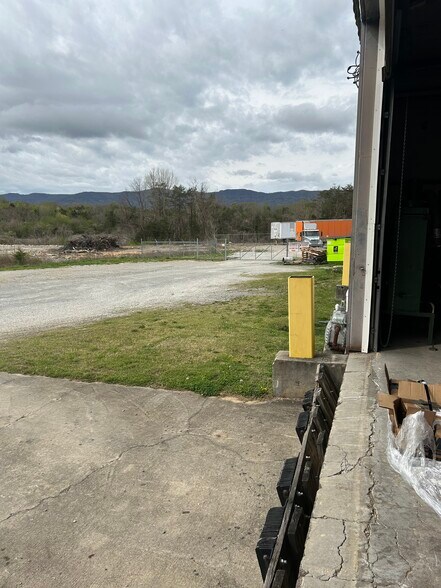 More Photos Of 180 Mount Paran Rd, Jacksboro Distribution For Lease