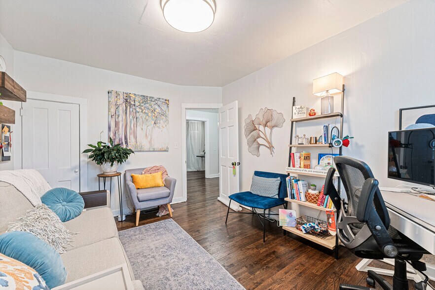 More Photos Of 102 Sw 2nd St, Lee's Summit Office For Sale
