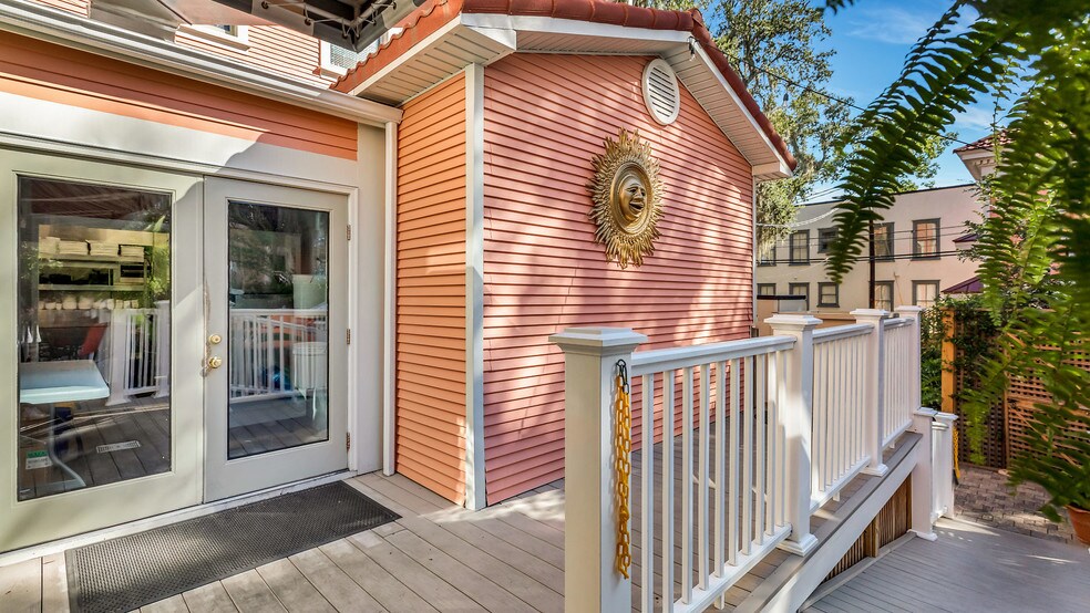 More Photos Of 119 E 37th St, Savannah Restaurant For Sale