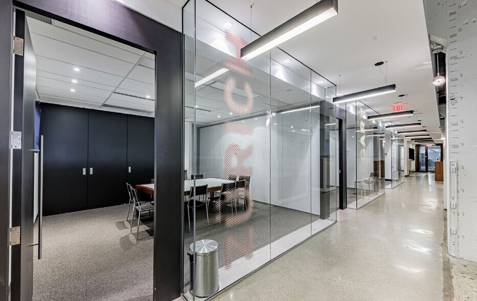 More Photos Of 33 Harbour Sq, Toronto Apartments For Sale