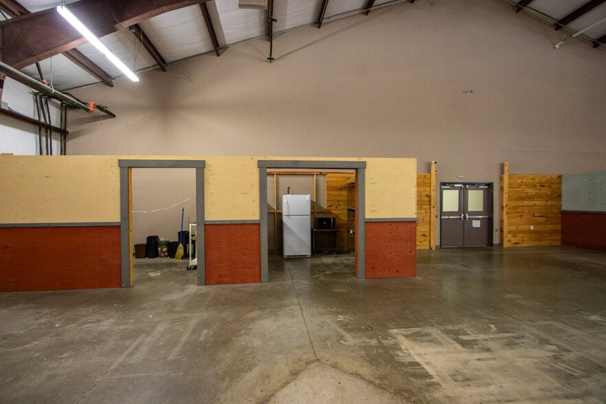 More Photos Of 322 Little Brooke Ln, West Columbia General Retail For Lease
