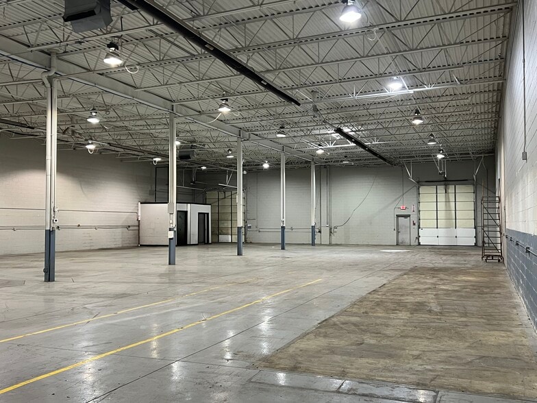 More Photos Of 44810 Vic Wertz Dr, Clinton Township Distribution For Lease