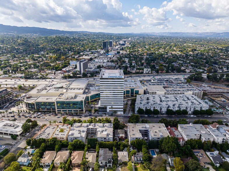 More Photos Of 15301 Ventura Blvd, Sherman Oaks Unknown For Lease