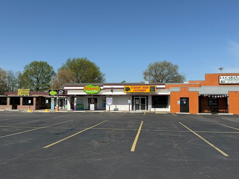 More Photos Of 631-637 S Kimbrough Ave, Springfield Restaurant For Lease
