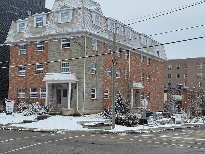 Primary Photo Of 172 Regina St N, Waterloo Apartments For Sale