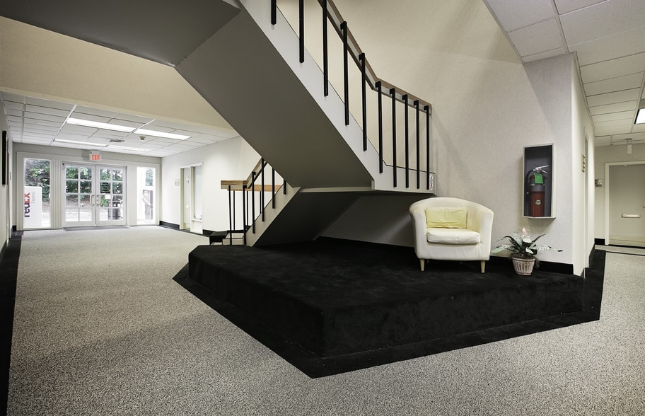 More Photos Of 14 Vanderventer Ave, Port Washington Medical For Lease