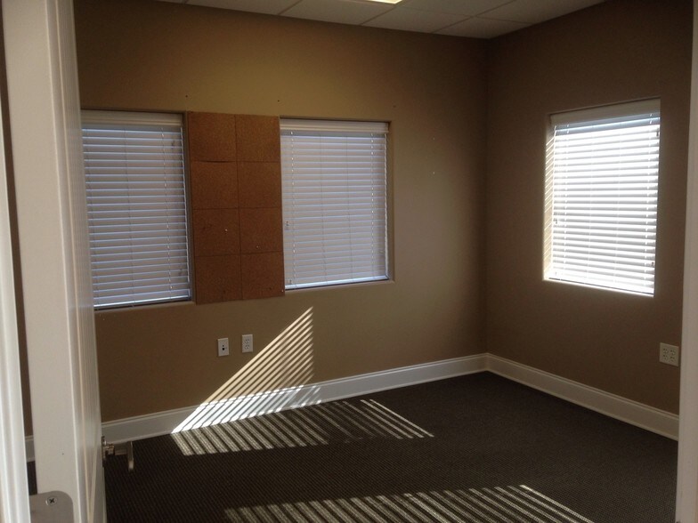 More Photos Of 8930 Cross Park Dr, Knoxville Office For Lease