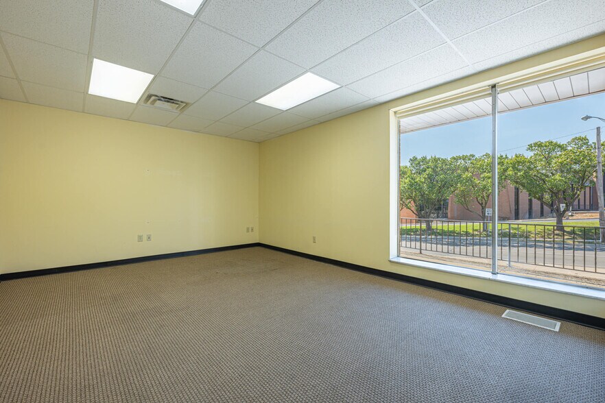 More Photos Of 3040-3050 S Kettering Blvd, Moraine Freestanding For Sale