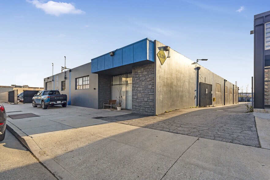 More Photos Of 315 S Flower St, Burbank Warehouse For Lease