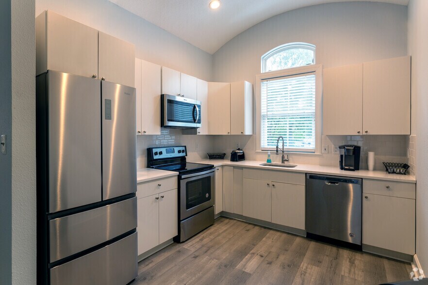 More Photos Of 2400 W Tharpe St, Tallahassee Apartments For Sale