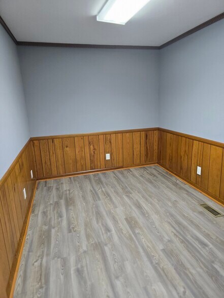 More Photos Of 112 E Dixon Blvd, Shelby Office For Lease