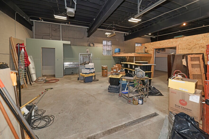 More Photos Of 30R First Ave, Toronto Light Distribution For Sale