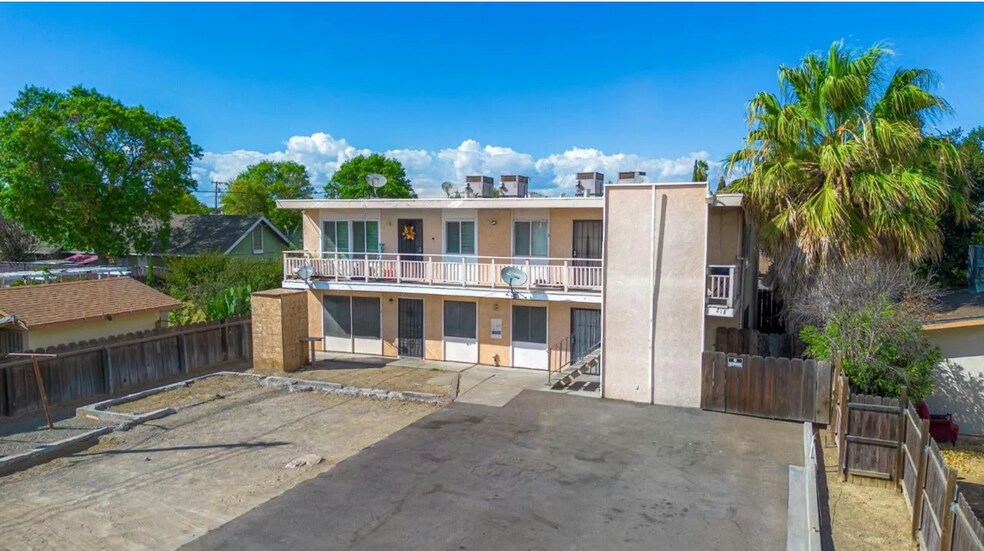More Photos Of 218 W K St, Los Banos Apartments For Sale