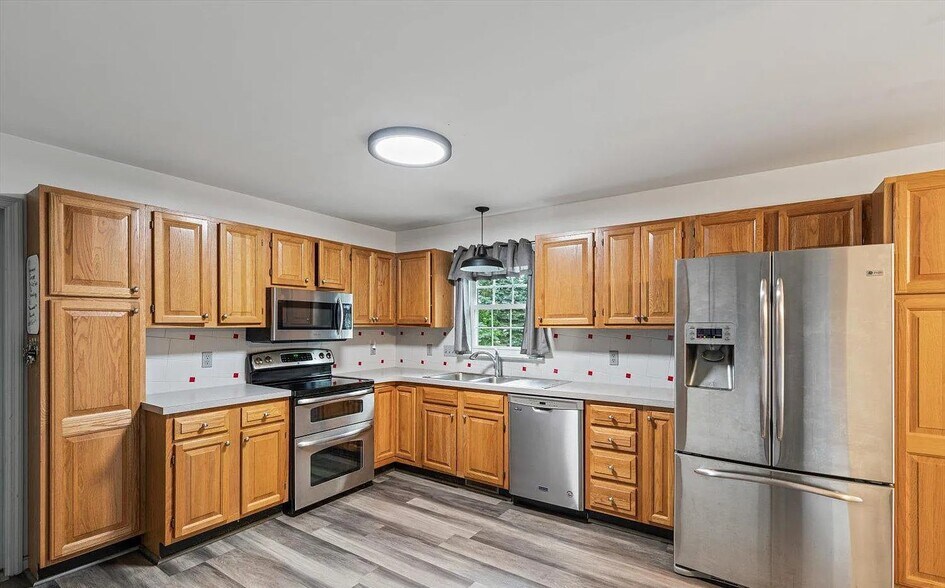 More Photos Of 585 Westbrooke Dr, Elizabethtown Specialty For Sale