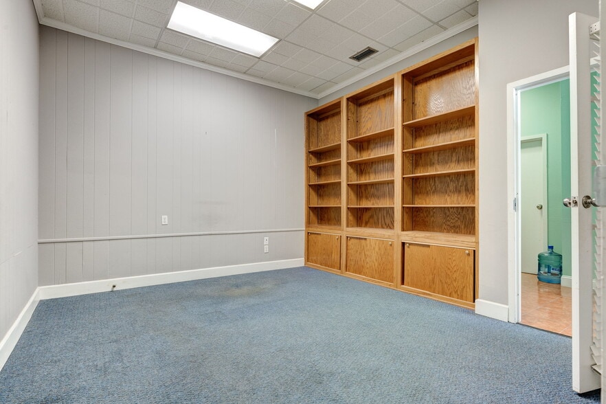 More Photos Of 1820 3rd Ave N, Bessemer Office For Sale
