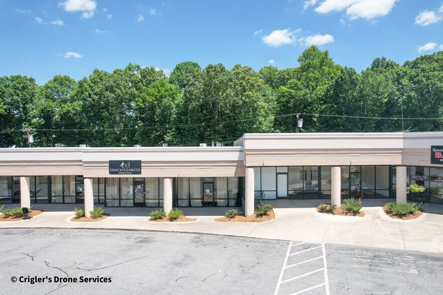 More Photos Of 3716-3728 Battleground Ave, Greensboro Unknown For Lease