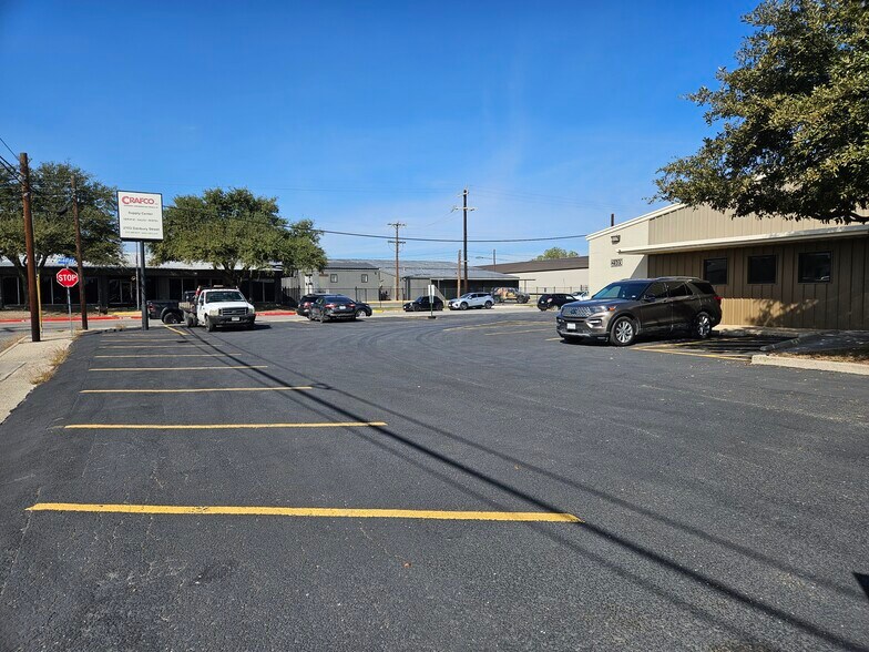 More Photos Of 2103 Danbury St, San Antonio Manufacturing For Lease