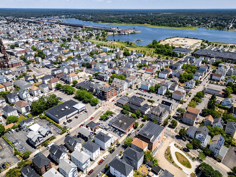 More Photos Of 272 Sawyer St, New Bedford Apartments For Sale