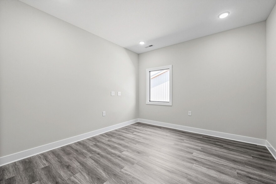 More Photos Of 2510 Pea Ridge Rd, Clarksville Office For Lease