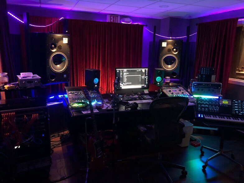 More Photos Of 500 Bishop St, Atlanta Theater Concert Hall For Lease