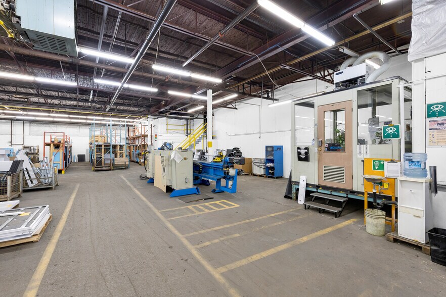 More Photos Of 262 Rue Scott, Saint-Jérôme Warehouse For Sale