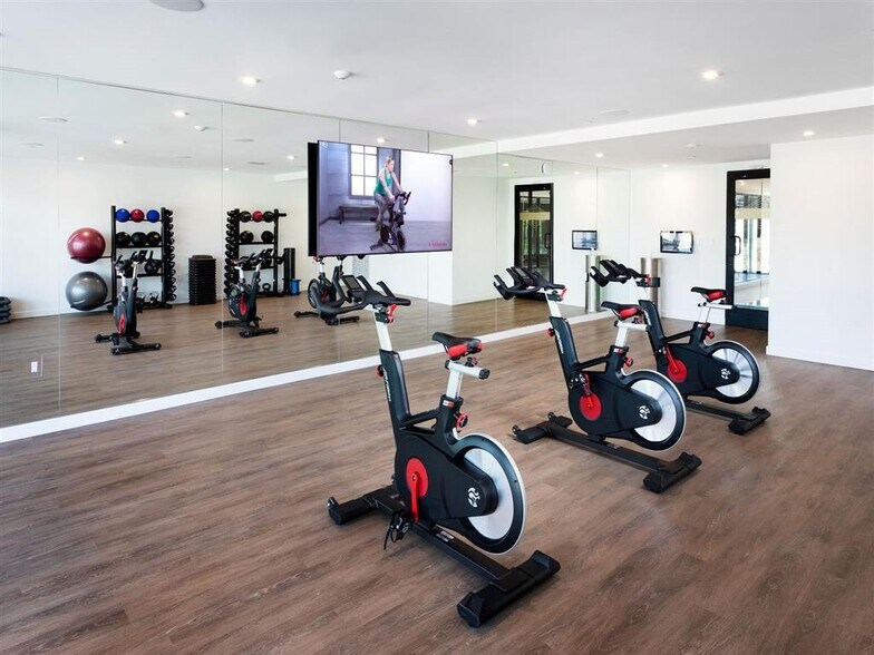 More Photos Of 375 Camino De La Reina, San Diego Multifamily For Sale