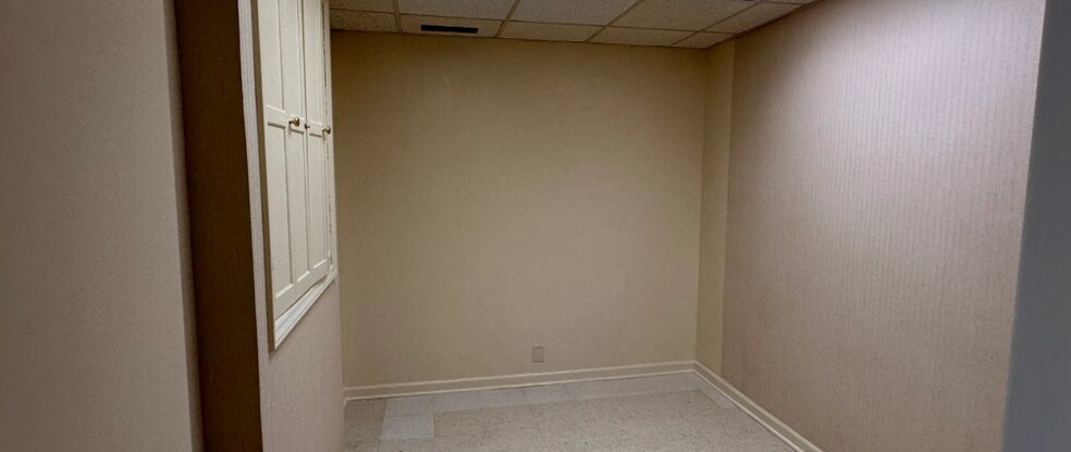 More Photos Of 1930 Braeburn Dr, Salem Medical For Sale