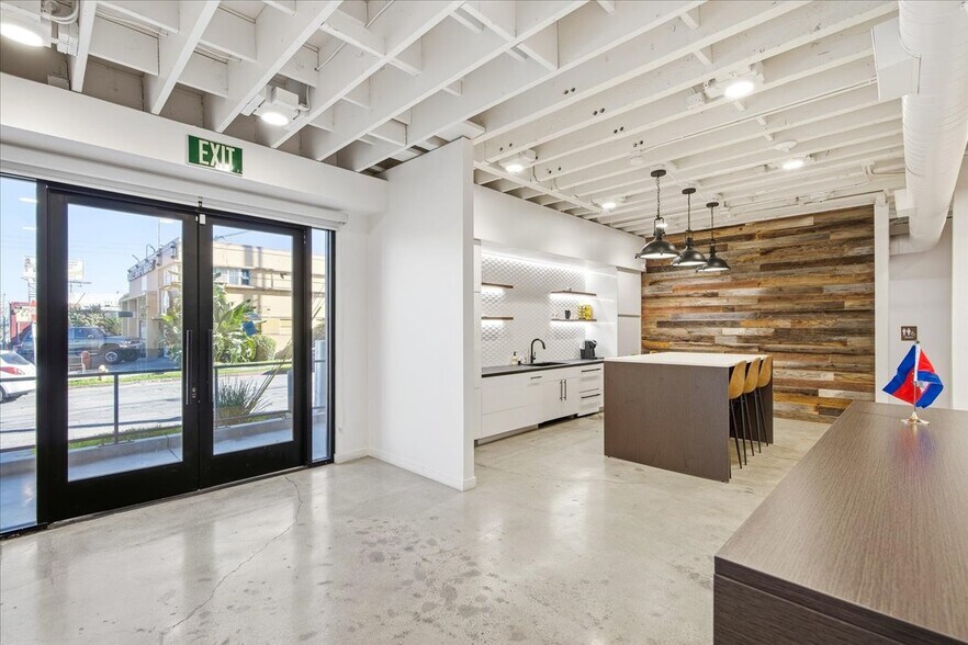 More Photos Of 3444 E Anaheim St, Long Beach Office For Sale