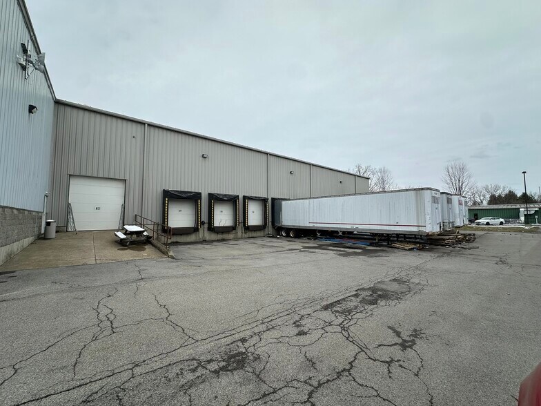 More Photos Of 2335 Union Rd, Cheektowaga Distribution For Lease