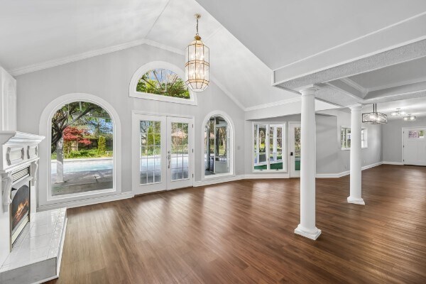 More Photos Of 728 S Spring St, Manchester Specialty For Sale