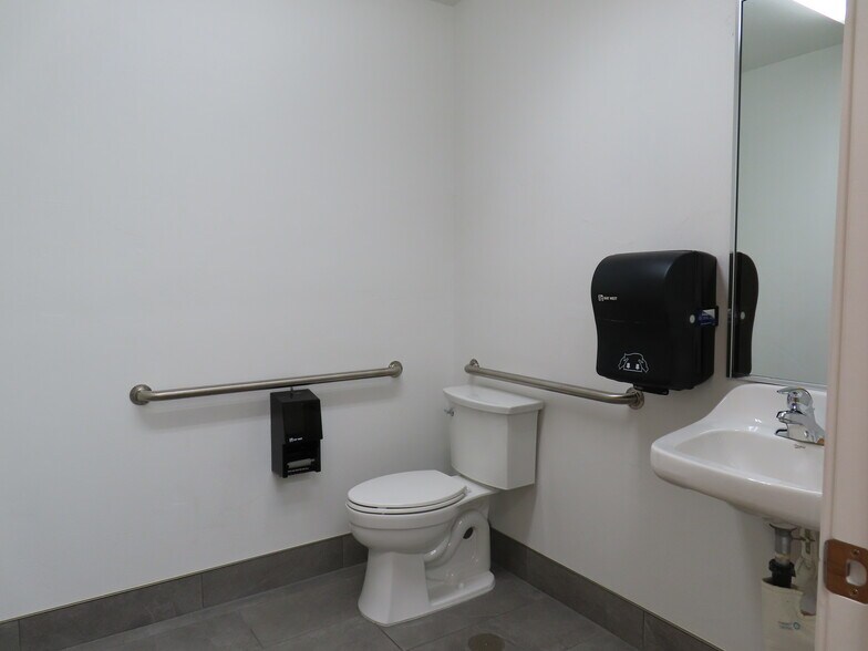 More Photos Of 163 W 1600 S, Saint George Office For Lease