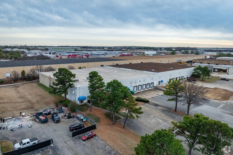 More Photos Of 4140 BF Goodrich, Memphis Distribution For Lease