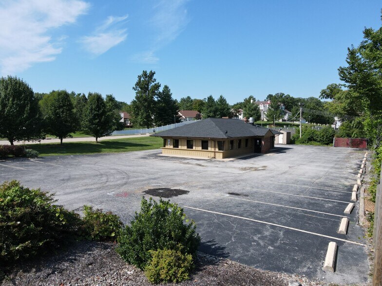 More Photos Of 3030 Godfrey Rd, Godfrey Restaurant For Lease