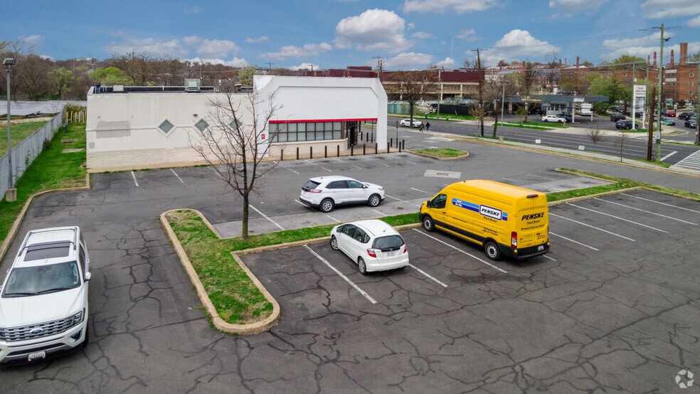 More Photos Of 4635 S Capitol St SW, Washington Drugstore For Lease