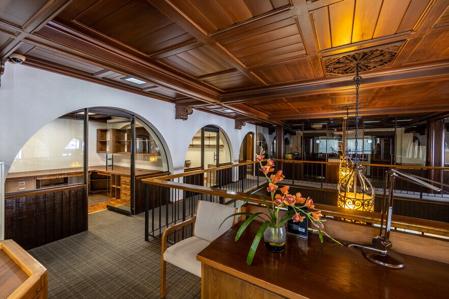 More Photos Of 2472-2476 Lake Ave, Altadena Office For Lease