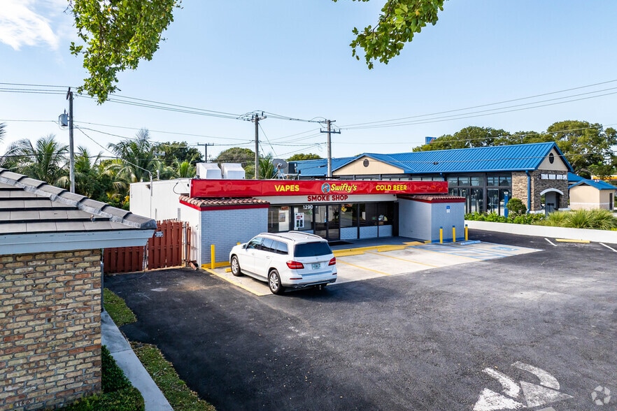 More Photos Of 1290 Lantana Rd, Lake Worth Convenience Store For Lease