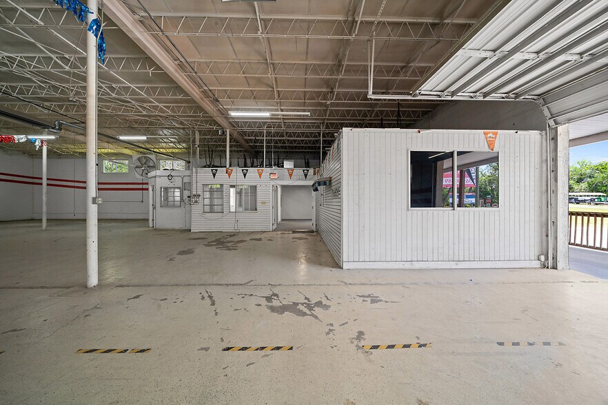 More Photos Of 4450 S Pine Ave, Ocala Warehouse For Sale