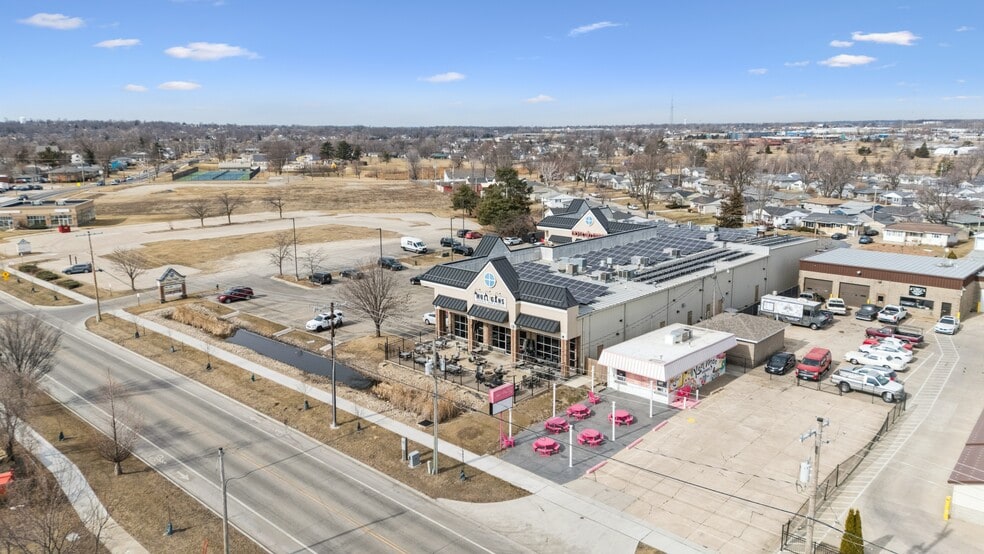 More Photos Of 1060 NE Old Marion Rd, Cedar Rapids Freestanding For Sale
