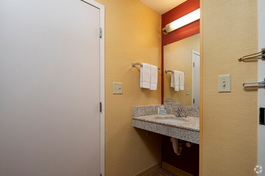 More Photos Of 4300 Colonnade Pky, Birmingham Hotel For Sale