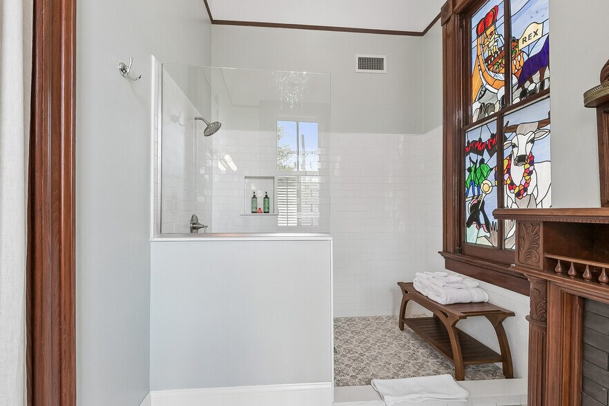 More Photos Of 2727 Saint Charles Ave, New Orleans General Retail For Sale