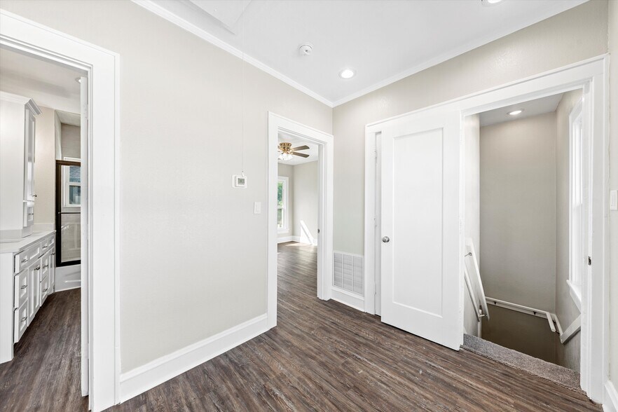 More Photos Of 1314 N 15th St, Waco General Retail For Sale