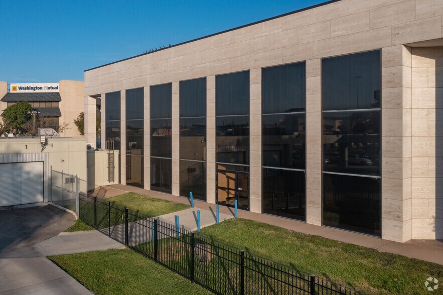 More Photos Of 9525 Bissonnet St, Houston General Retail For Lease