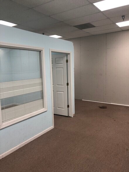 More Photos Of 820 Wheeling Rd, Wheeling Unknown For Lease