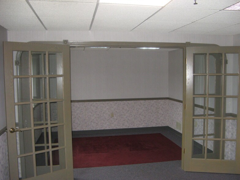 More Photos Of 160 W Park St, Gillett Warehouse For Sale