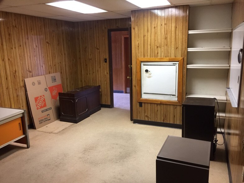 More Photos Of 7620 Navigation Blvd, Houston Medical For Lease