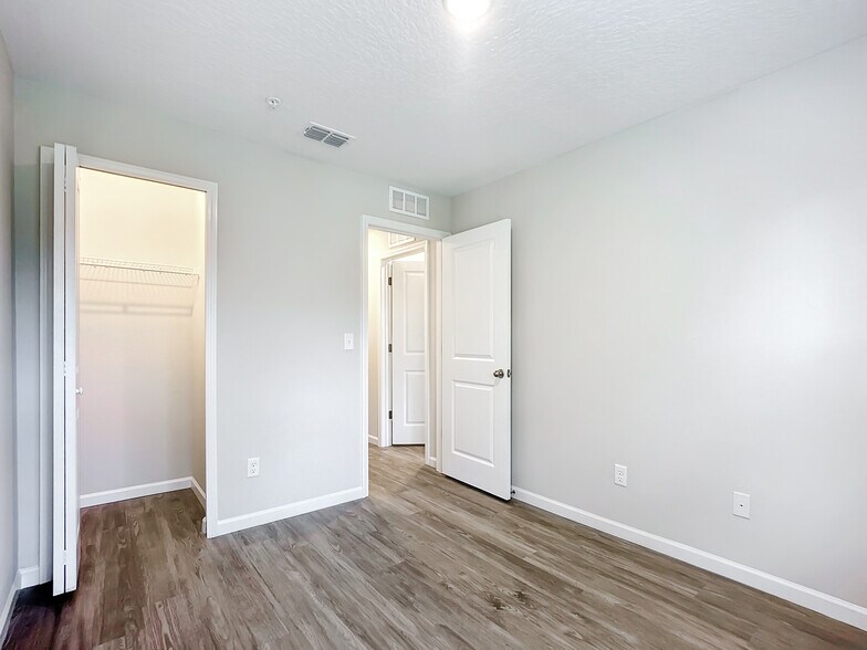 More Photos Of 6421 Breezy Oaks Way, Jacksonville Apartments For Sale